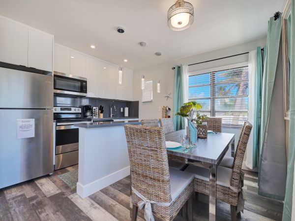 Hollywood Condo 978806