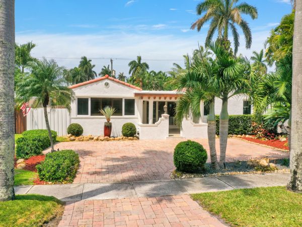 Home with Great Patio and Private Pool