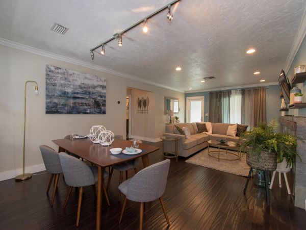 Hollywood Home 978809