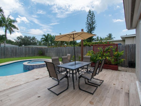 Hollywood Home 978809
