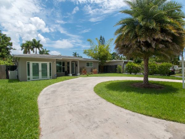 Hollywood Home 978809
