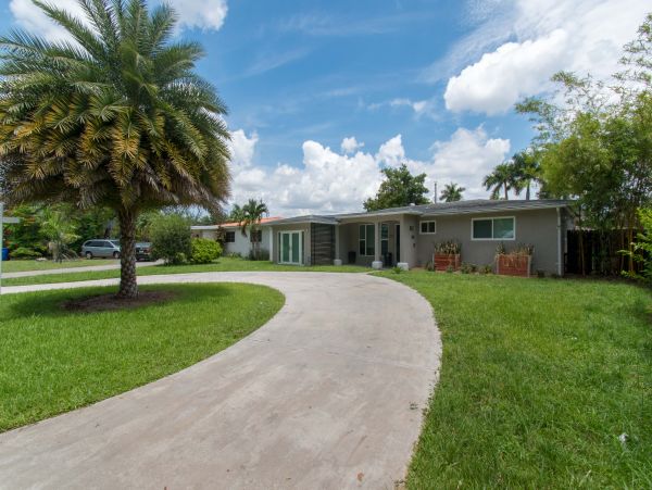 Hollywood Home 978809