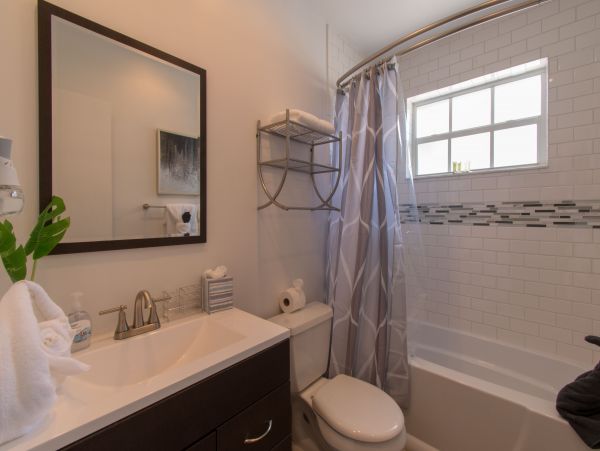Hollywood Home 978809
