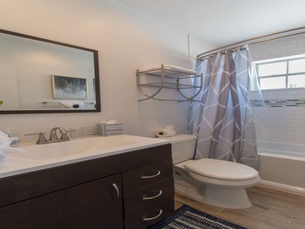 Hollywood Home 978809