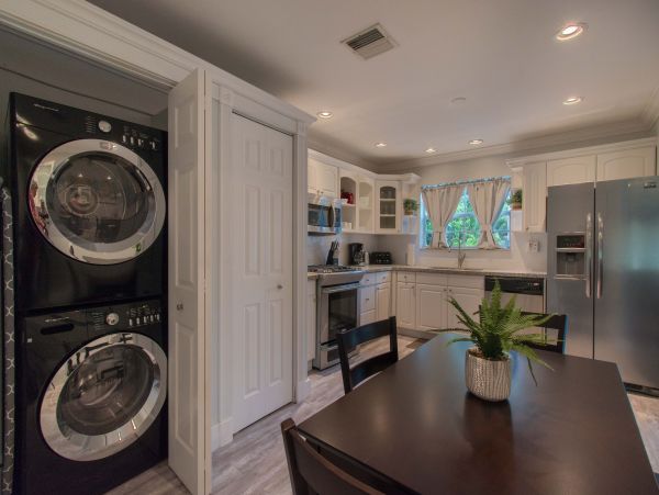 Hollywood Home 978809