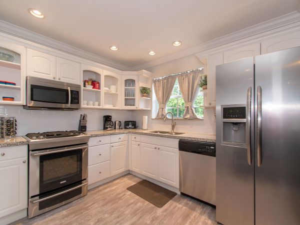 Hollywood Home 978809