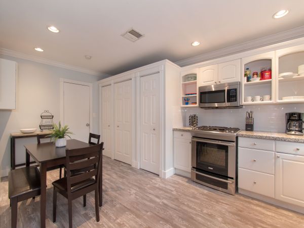 Hollywood Home 978809