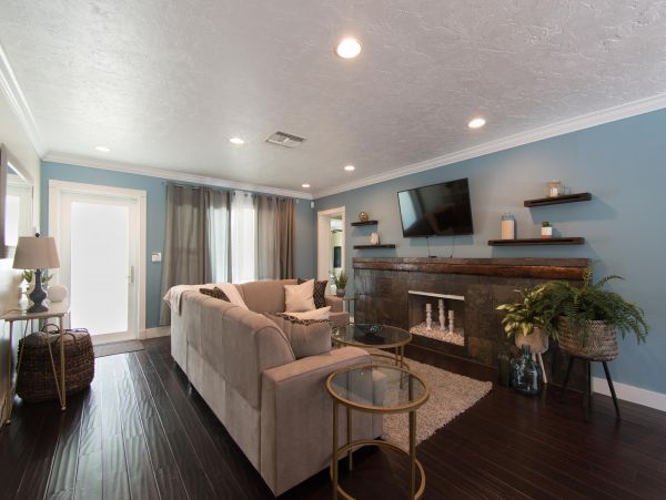Hollywood Home 978809