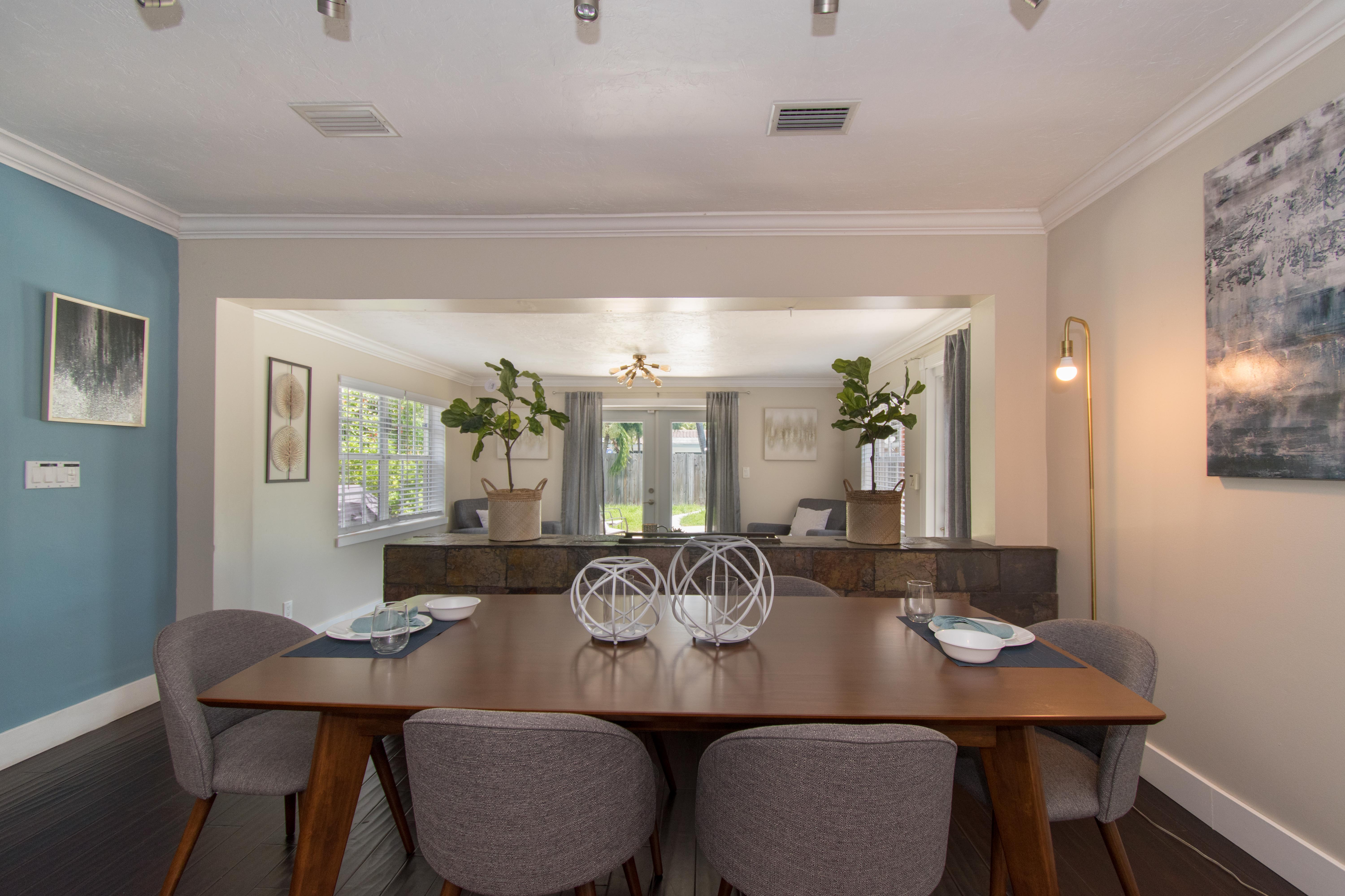 Hollywood Home 978809