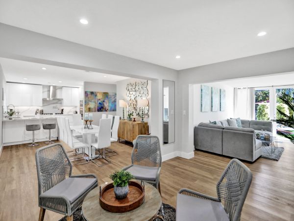 Hollywood Home 978810