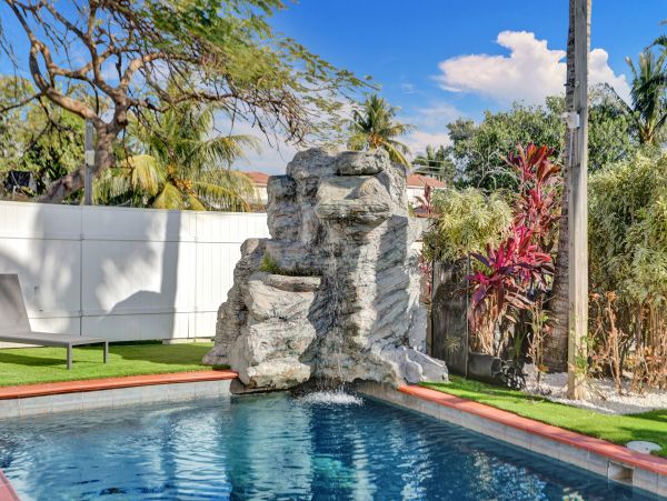 Hollywood Home 978810