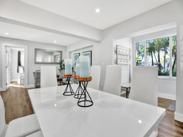Hollywood Home 978810