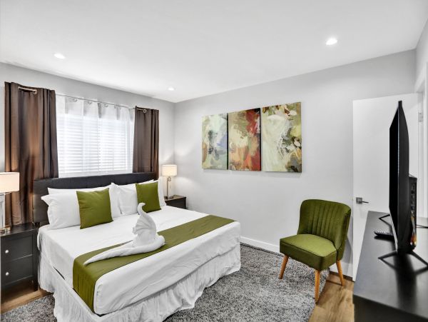 Hollywood Home 978810