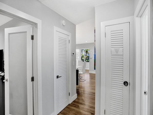 Hollywood Home 978810