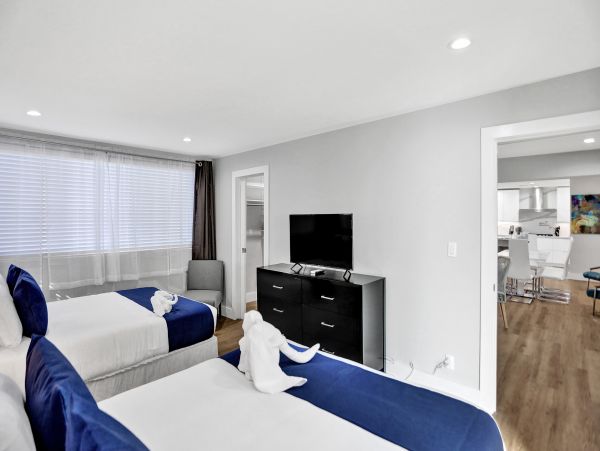 Hollywood Home 978810