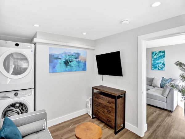Hollywood Home 978810