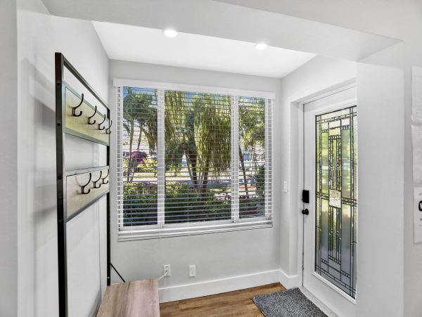 Hollywood Home 978810