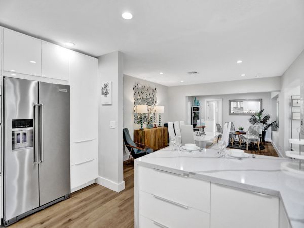 Hollywood Home 978810