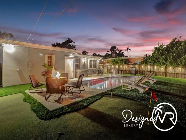 Hollywood Home 978811
