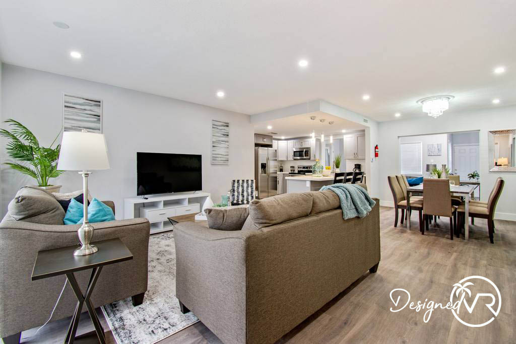 Hollywood Home 978811