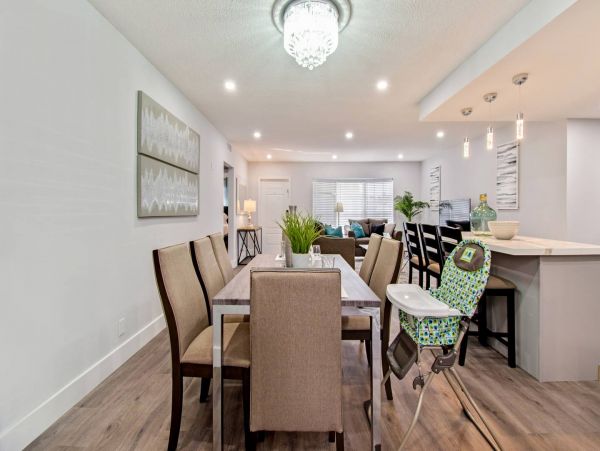 Hollywood Home 978811