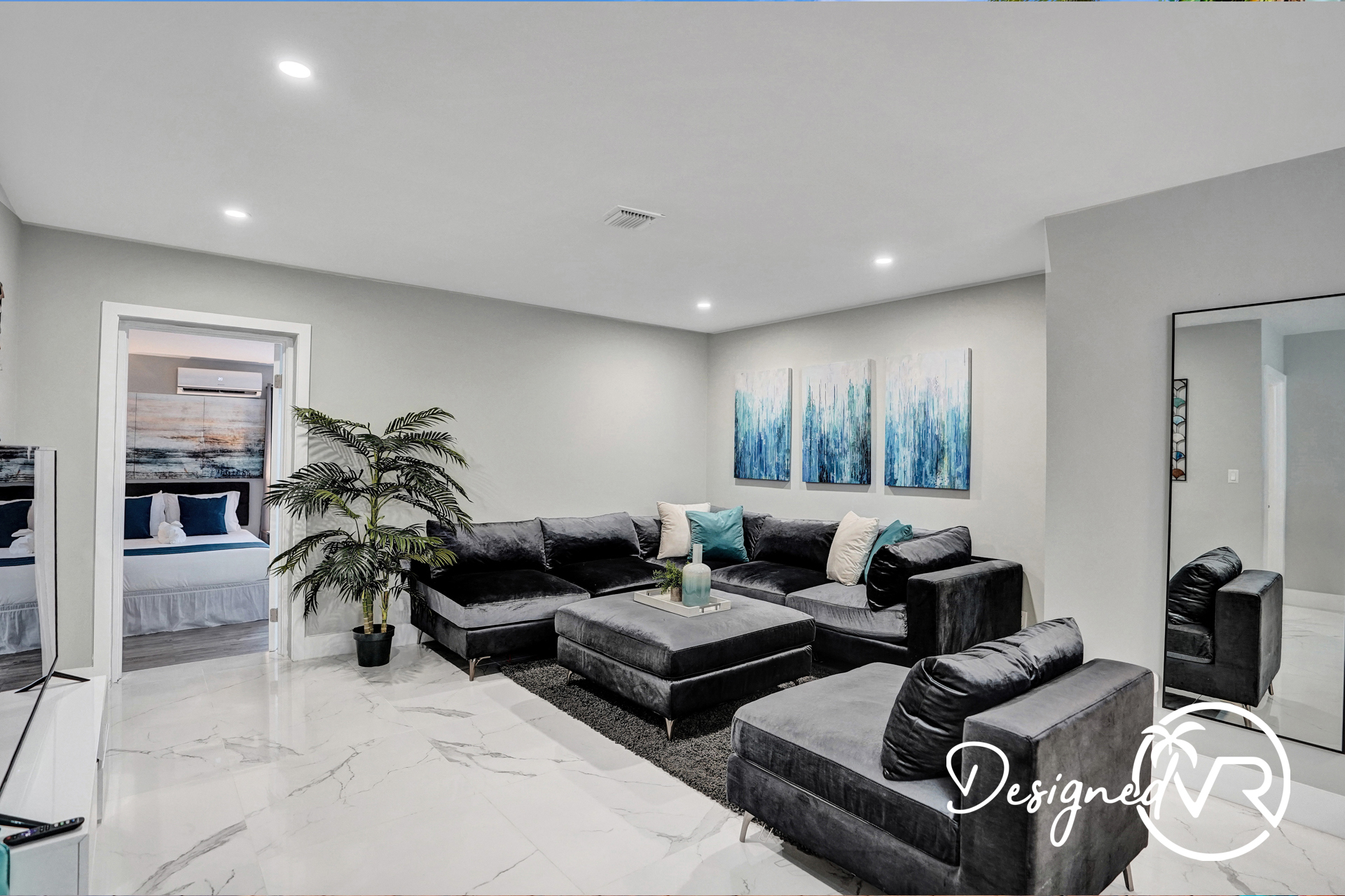 Hollywood Home 978812