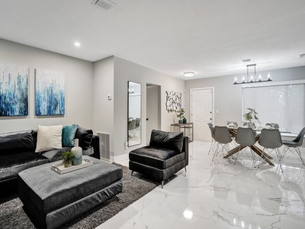 Hollywood Home 978812