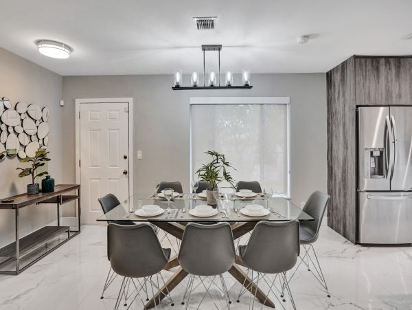 Hollywood Home 978812