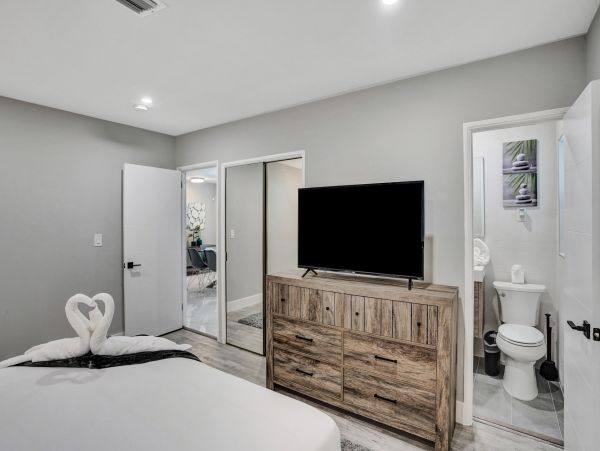 Hollywood Home 978812