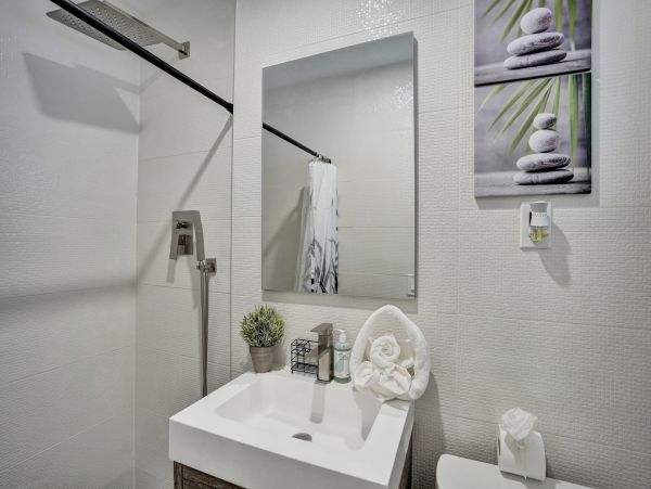 Hollywood Home 978812