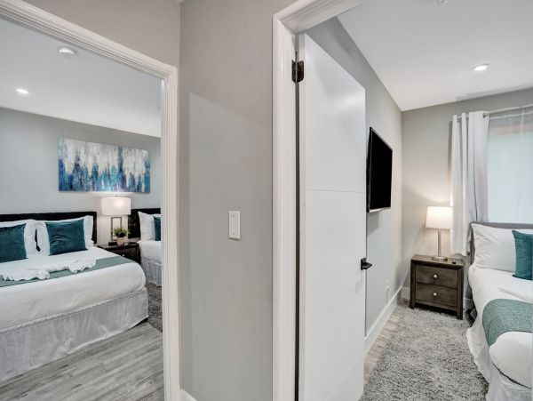 Hollywood Home 978812
