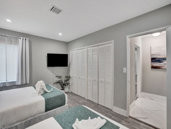 Hollywood Home 978812