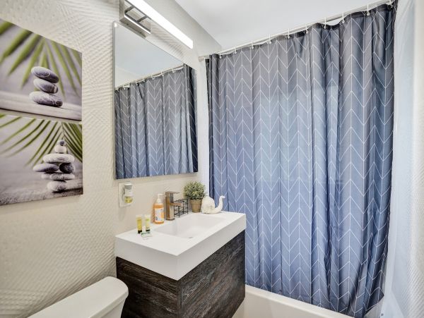 Hollywood Home 978812