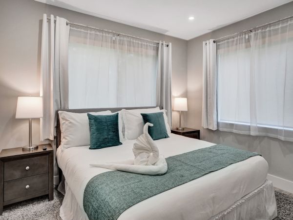 Hollywood Home 978812