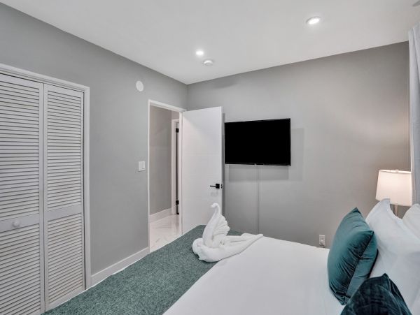 Hollywood Home 978812