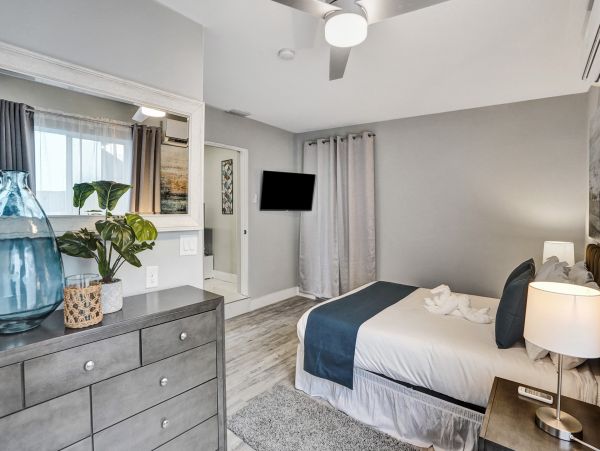 Hollywood Home 978812