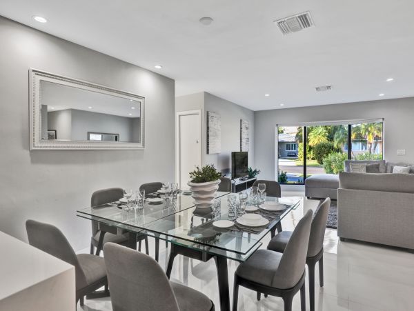 Hollywood Home 978813