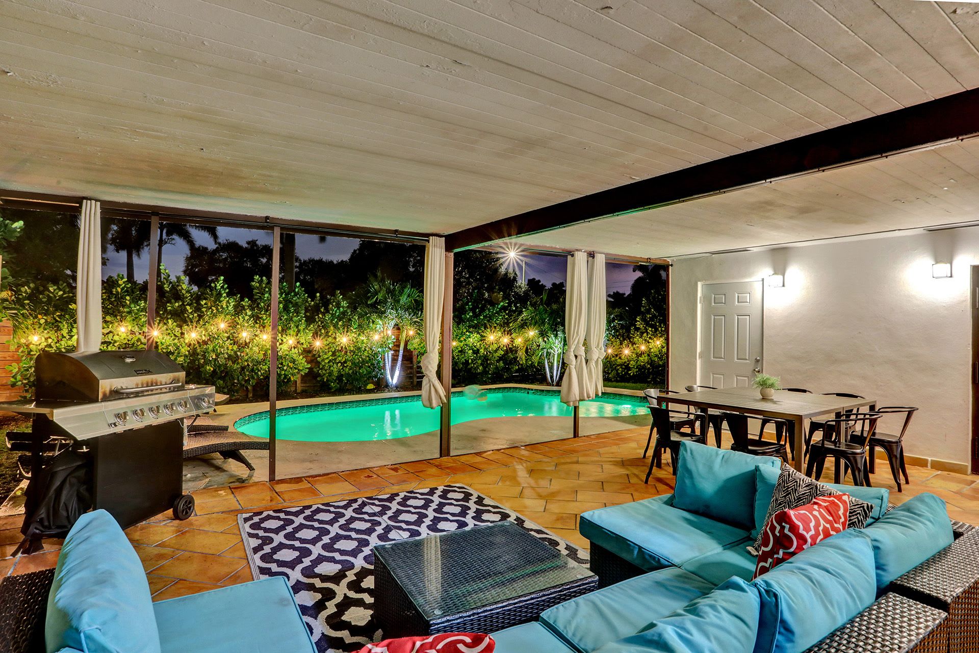 Hollywood Home 978813