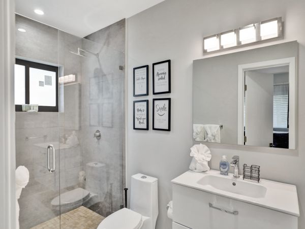 Hollywood Home 978813