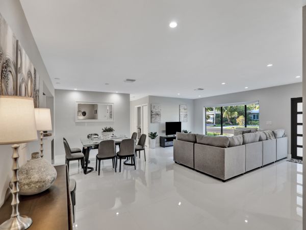 Hollywood Home 978813