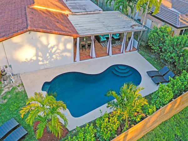 Hollywood Home 978813