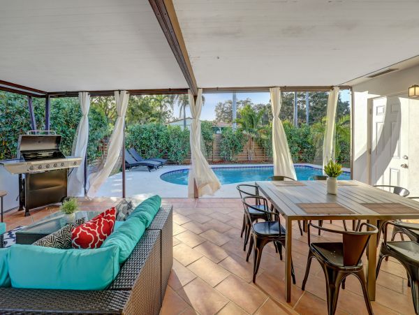 Hollywood Home 978813