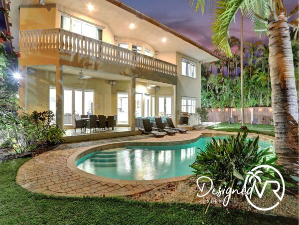 Hollywood Home 978815