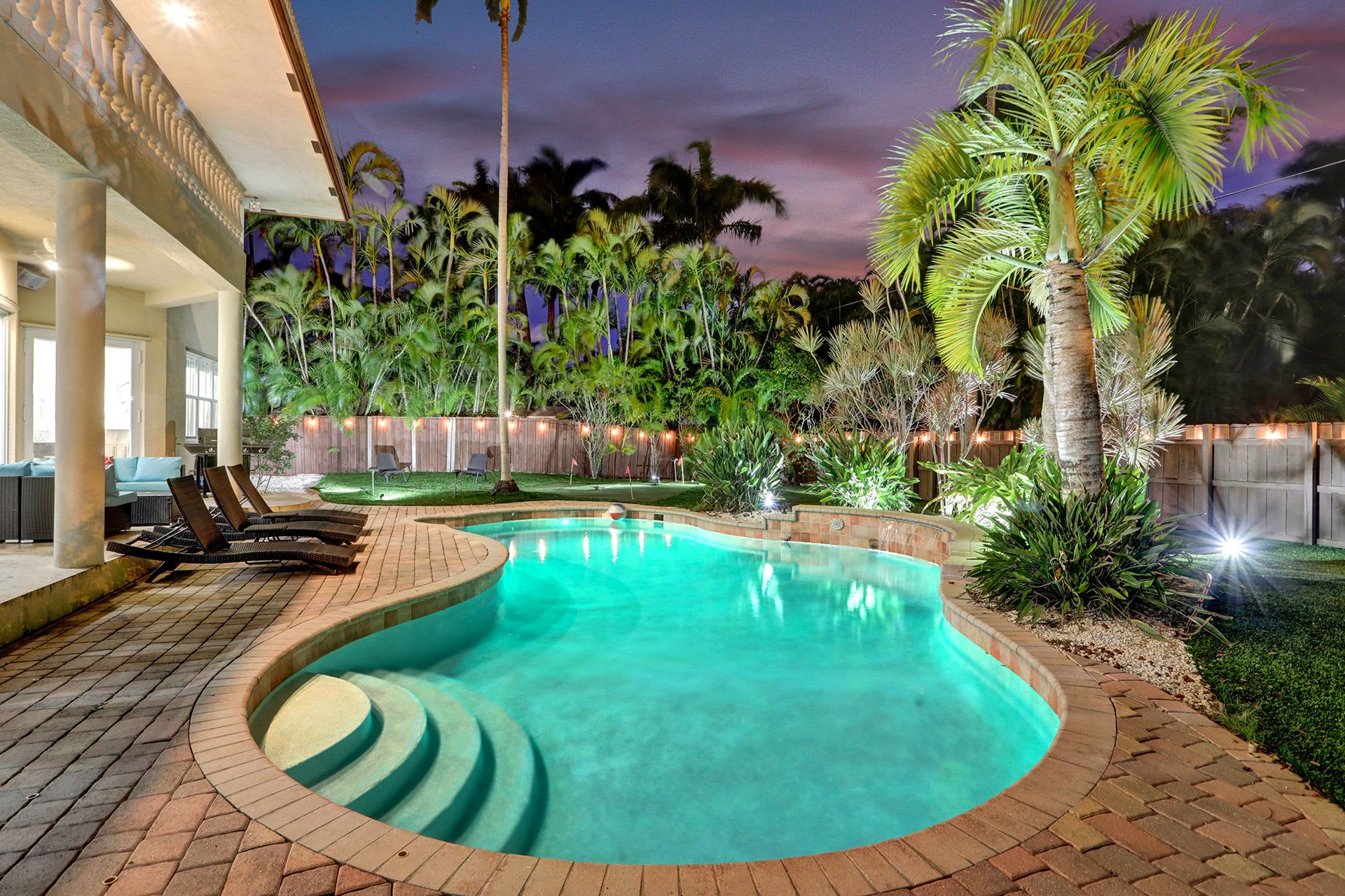 Hollywood Home 978815
