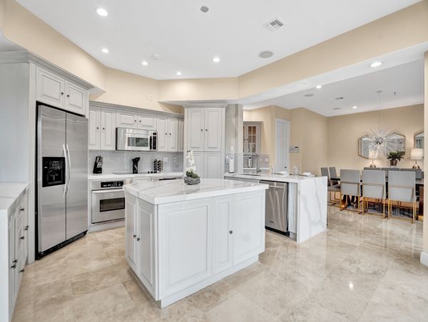Hollywood Home 978815