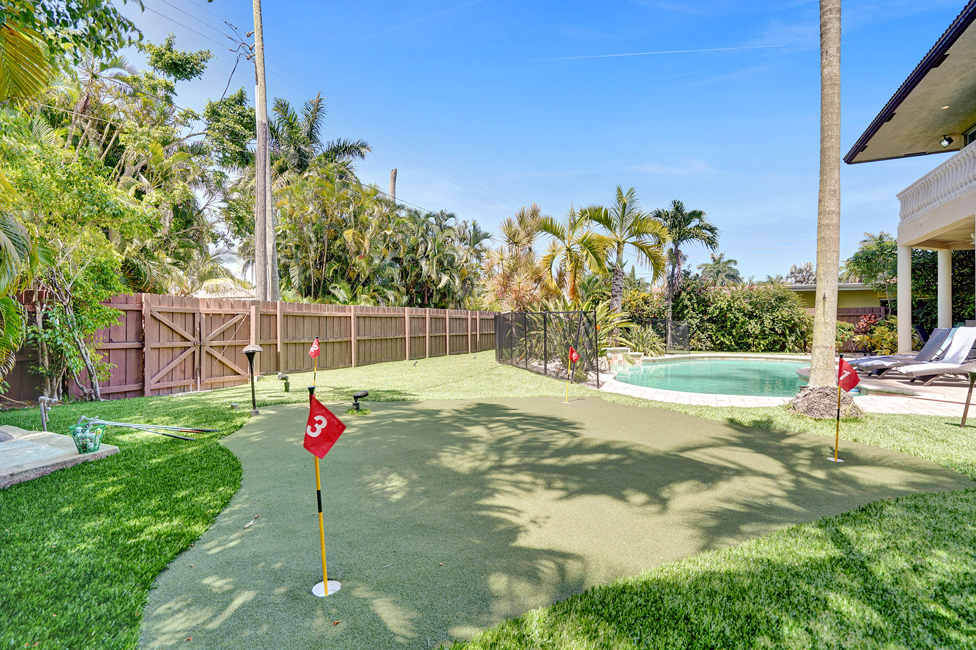 Hollywood Home 978815
