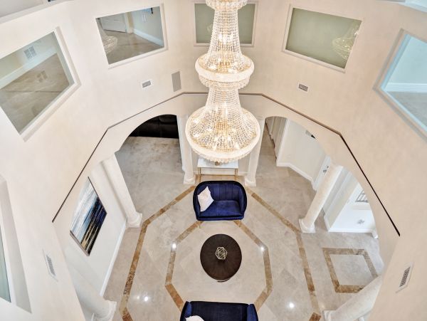 Hollywood Home 978815
