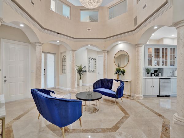 Hollywood Home 978815