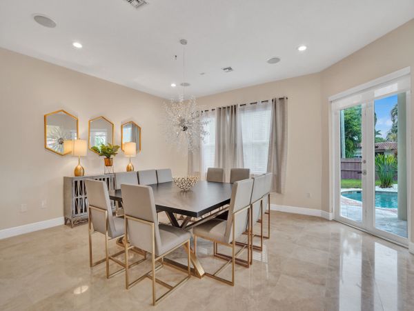 Hollywood Home 978815