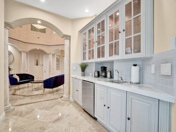 Hollywood Home 978815